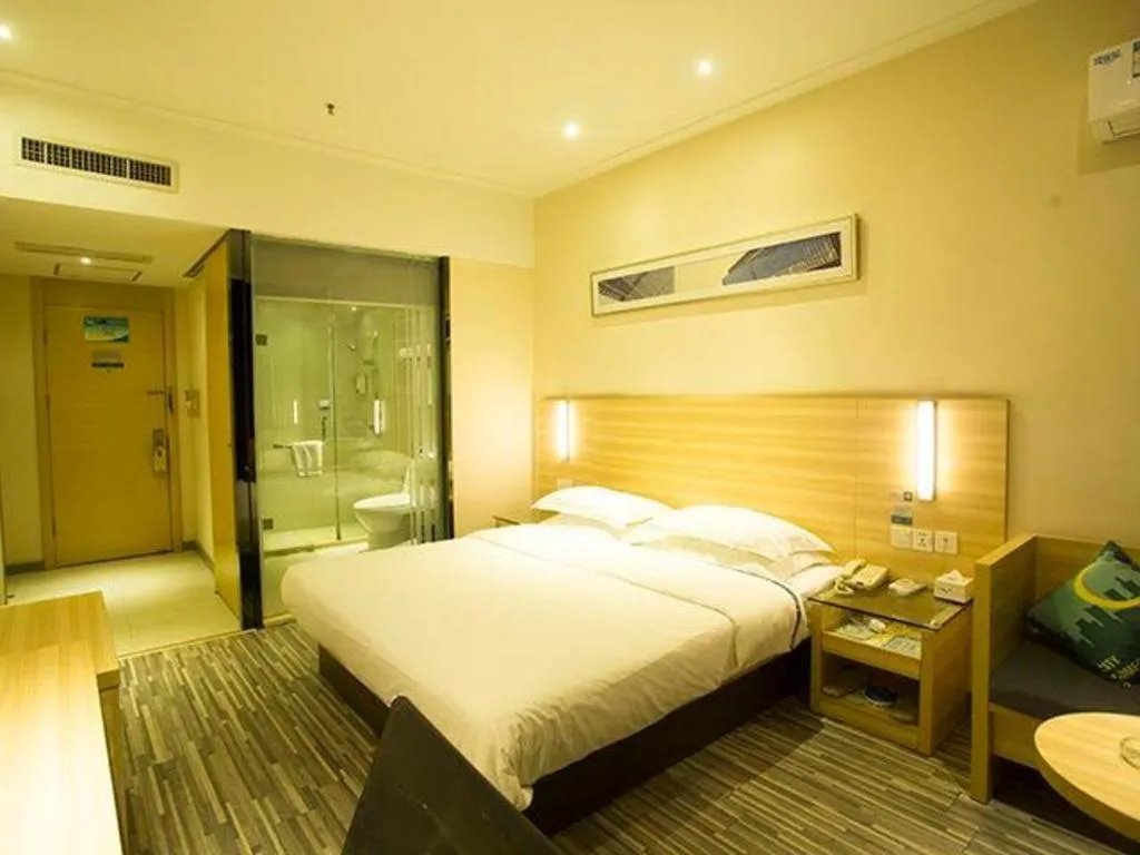 Bed in City Comfort Inn Huanggang Baota Avenue