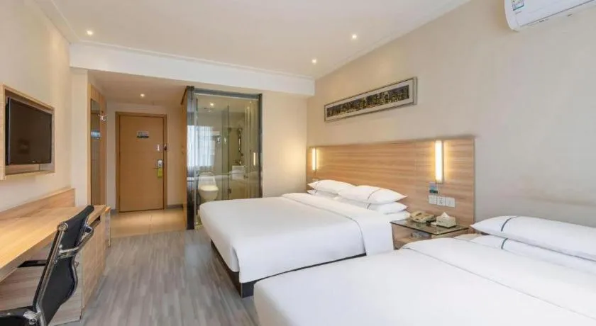 Bed in City Comfort Inn Huanggang Baota Avenue