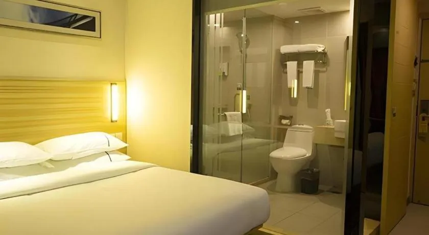 Bed in City Comfort Inn Huanggang Baota Avenue