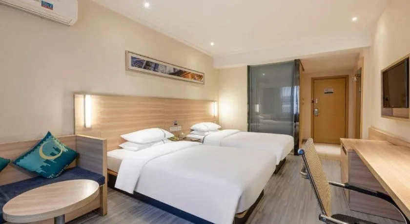 Bed in City Comfort Inn Huanggang Baota Avenue