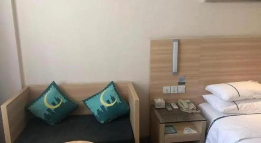 Bed in City Comfort Inn Huanggang Baota Avenue