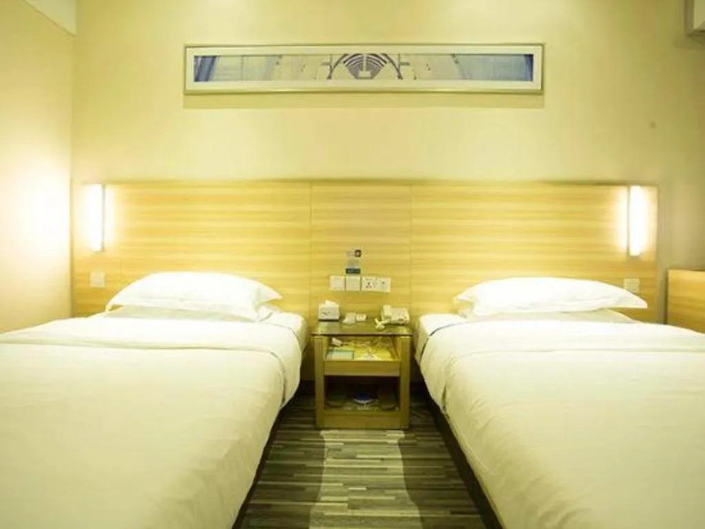 Bed in City Comfort Inn Huanggang Baota Avenue