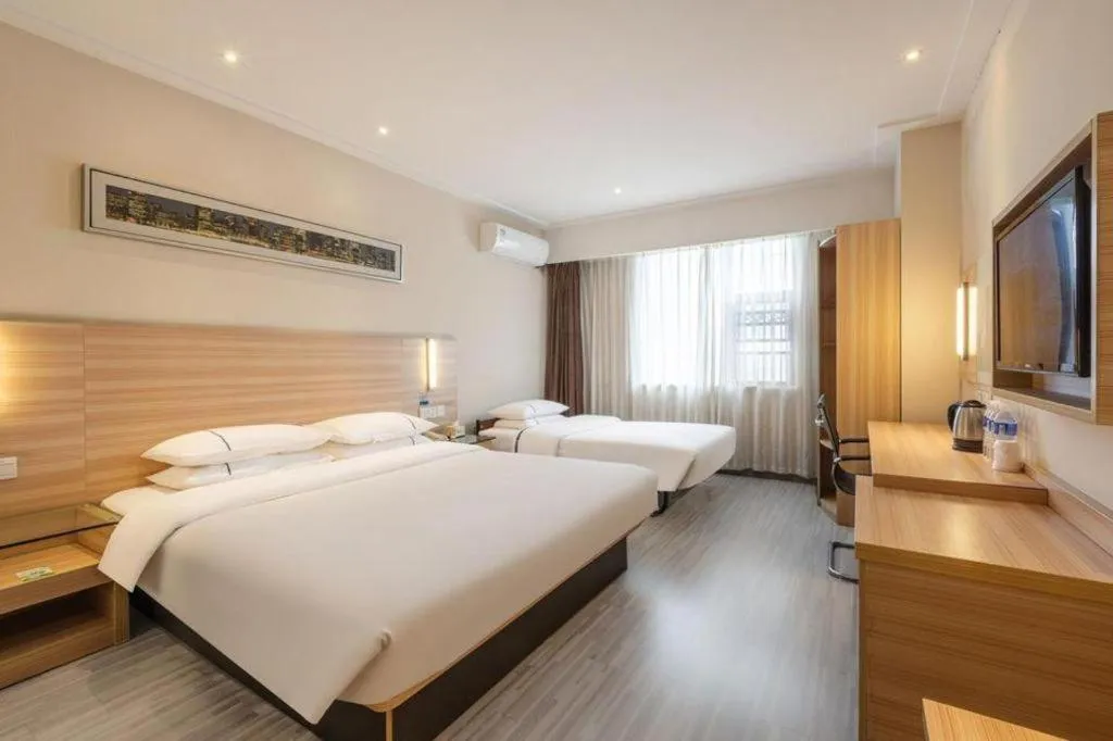 Bed in City Comfort Inn Huanggang Baota Avenue