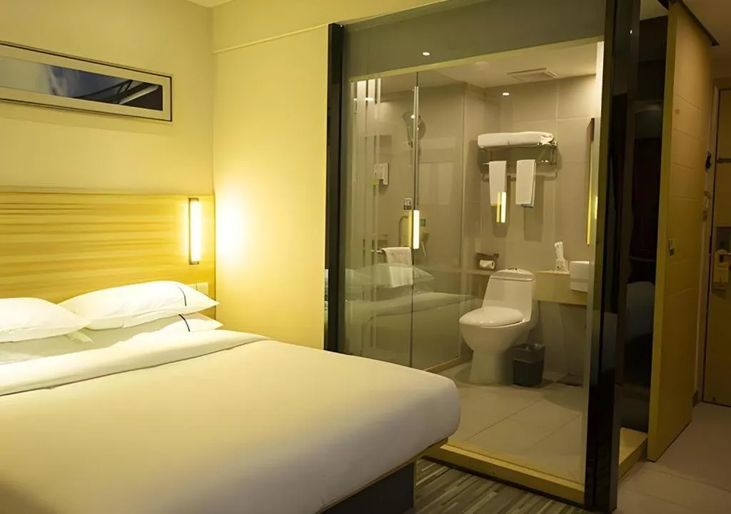 Bed in City Comfort Inn Huanggang Baota Avenue