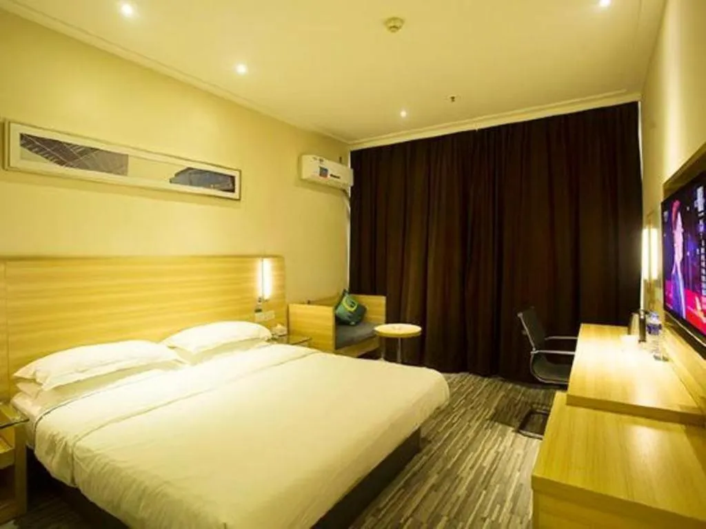 Bed in City Comfort Inn Huanggang Baota Avenue
