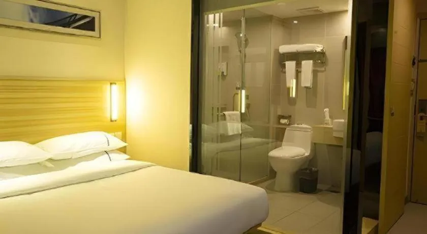 Bed in City Comfort Inn Huanggang Baota Avenue