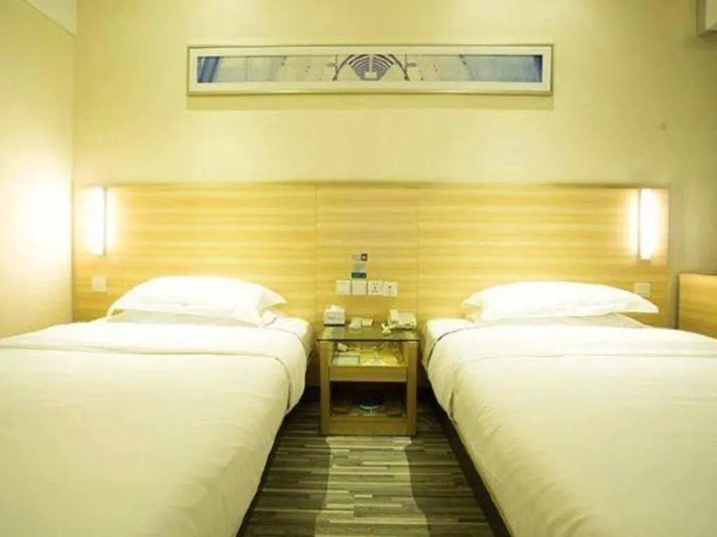 Bed in City Comfort Inn Huanggang Baota Avenue