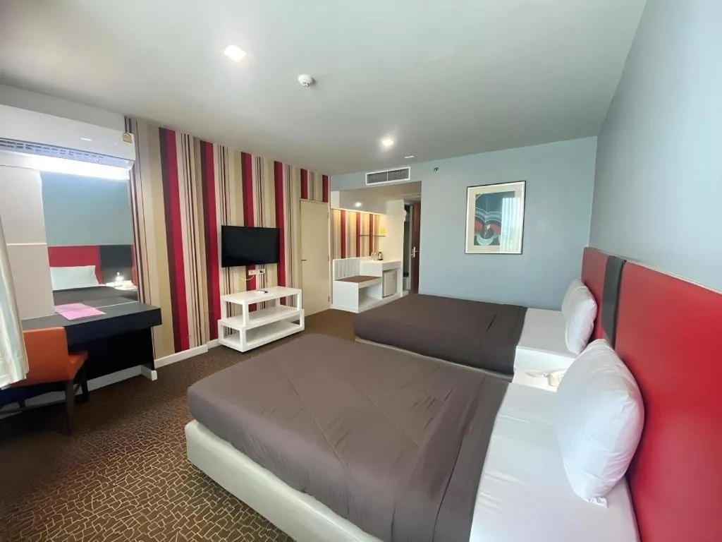 Bed in Thamrongin Hotel