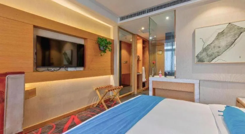 Bed in Xian Leica Hotel