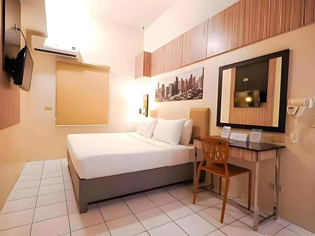 Bed in Majestic Hotel Manila - Formerly Octagon Mansion Hotel Manila