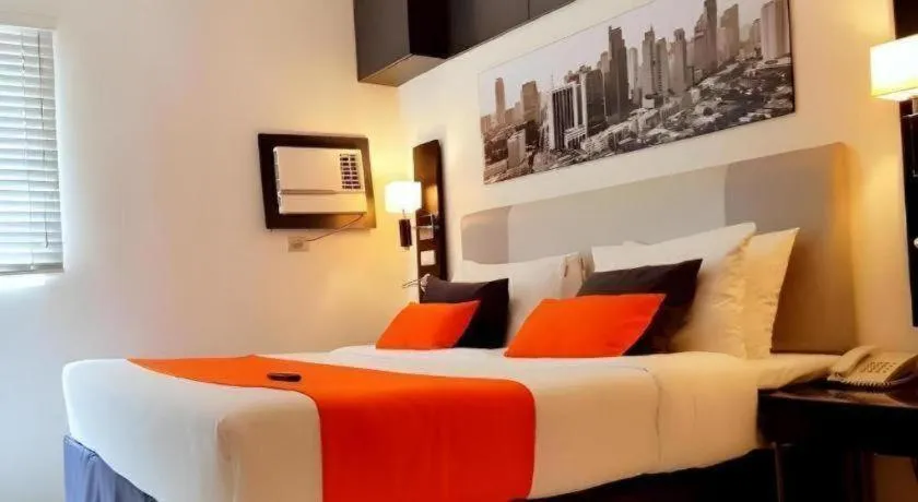 Bed in Majestic Hotel Manila - Formerly Octagon Mansion Hotel Manila