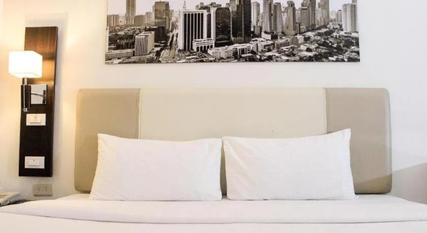 Bed in Majestic Hotel Manila - Formerly Octagon Mansion Hotel Manila