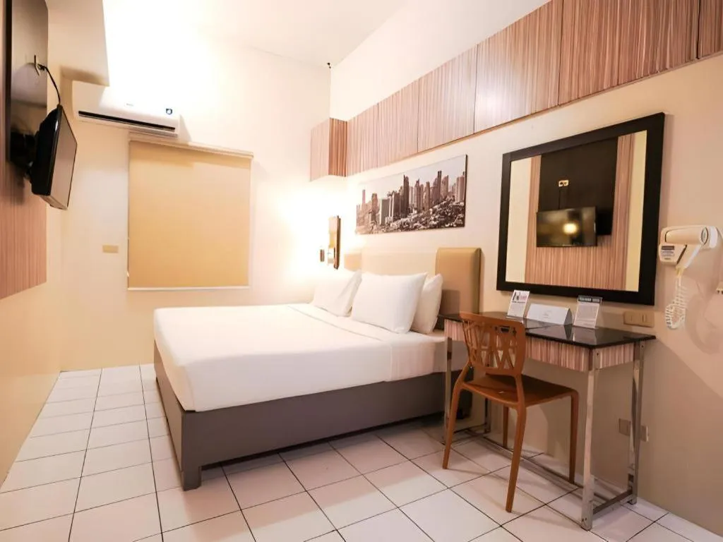 Bed in Majestic Hotel Manila - Formerly Octagon Mansion Hotel Manila