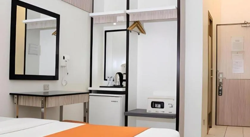 Bed in Majestic Hotel Manila - Formerly Octagon Mansion Hotel Manila