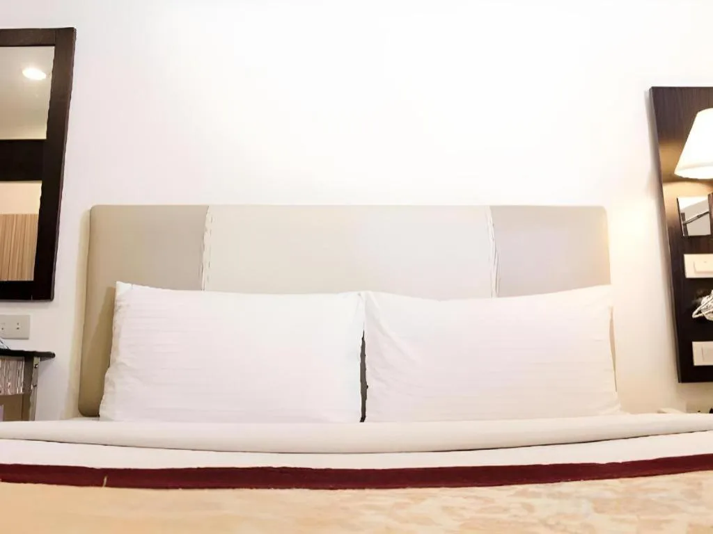 Bed in Majestic Hotel Manila - Formerly Octagon Mansion Hotel Manila