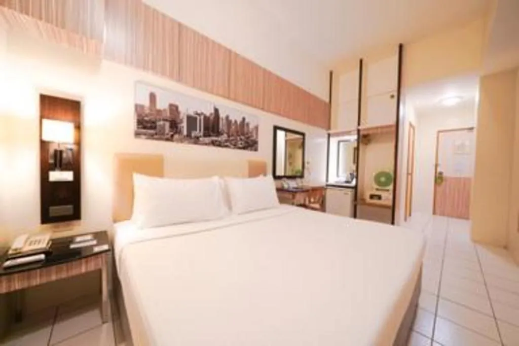 Bed in Majestic Hotel Manila - Formerly Octagon Mansion Hotel Manila