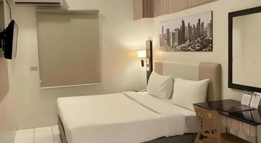 Bed in Majestic Hotel Manila - Formerly Octagon Mansion Hotel Manila