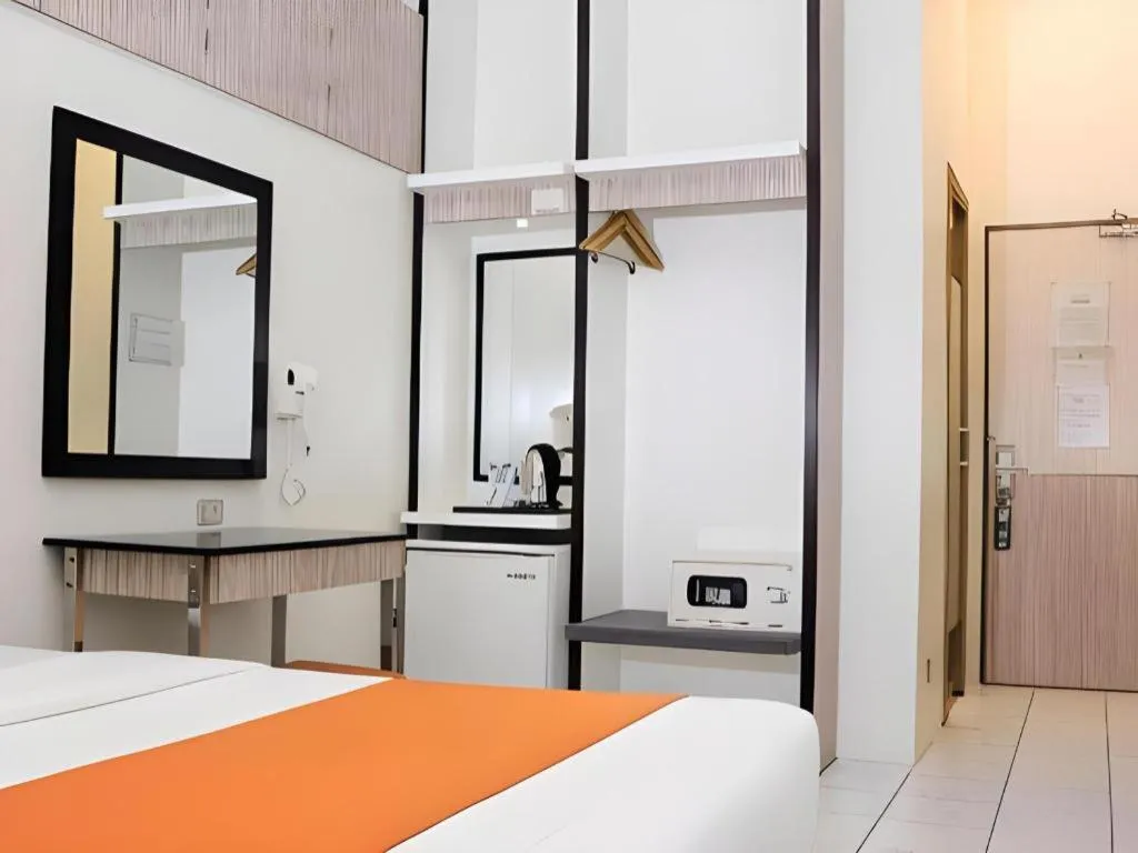 Bed in Majestic Hotel Manila - Formerly Octagon Mansion Hotel Manila