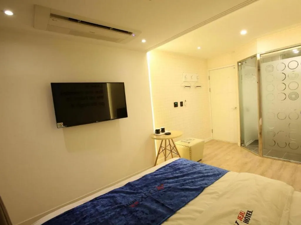 Bed in Jeju Lux Hotel