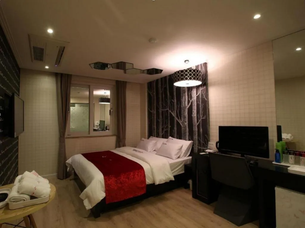 Bed in Jeju Lux Hotel