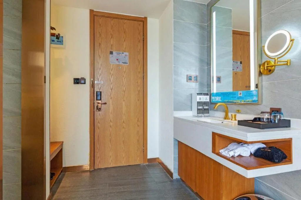 James Joyce Coffetel Xi'an Lingtong The Terracotta Army Huaqingchi University Town Metro Station