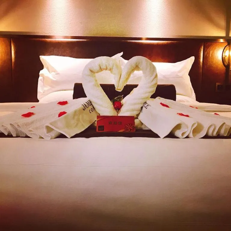 Bed in James Joyce Coffetel Xi'an Lingtong The Terracotta Army Huaqingchi University Town Metro Station