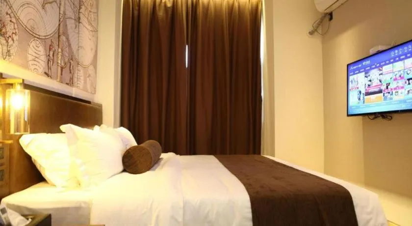 Bed in James Joyce Coffetel Xi'an Lingtong The Terracotta Army Huaqingchi University Town Metro Station