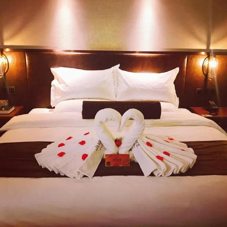 Bed in James Joyce Coffetel Xi'an Lingtong The Terracotta Army Huaqingchi University Town Metro Station