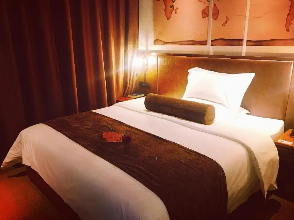 Bed in James Joyce Coffetel Xi'an Lingtong The Terracotta Army Huaqingchi University Town Metro Station