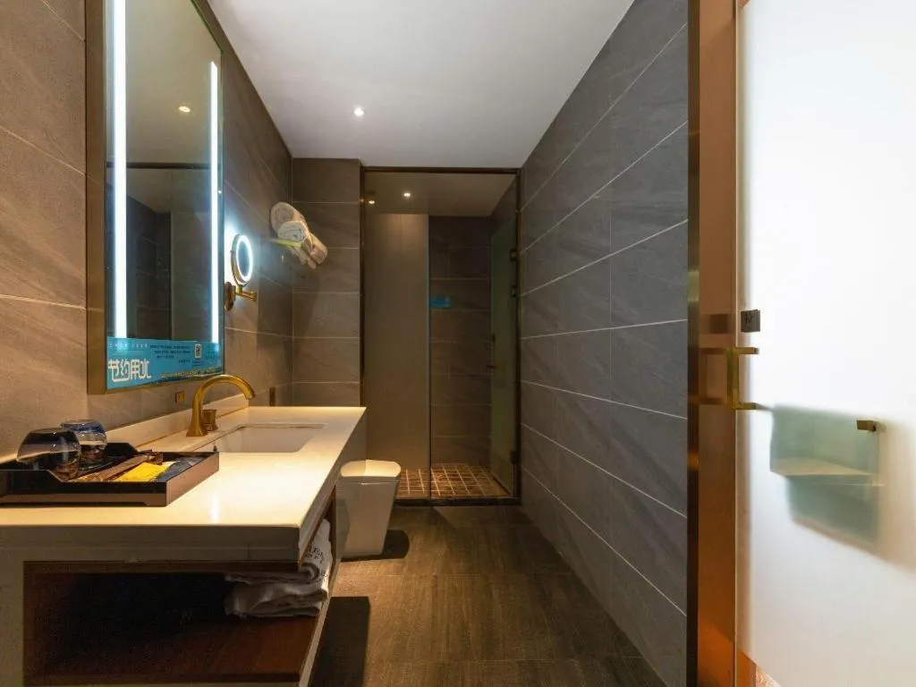 James Joyce Coffetel Xi'an Lingtong The Terracotta Army Huaqingchi University Town Metro Station