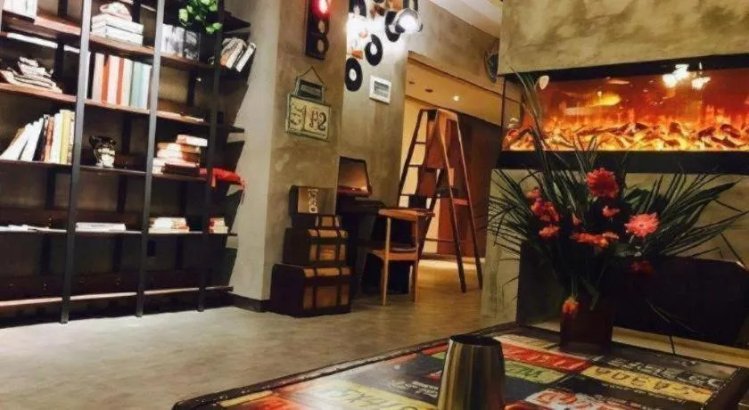 James Joyce Coffetel Xi'an Lingtong The Terracotta Army Huaqingchi University Town Metro Station