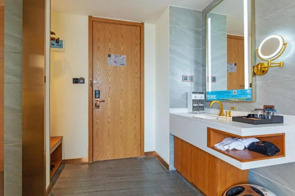 James Joyce Coffetel Xi'an Lingtong The Terracotta Army Huaqingchi University Town Metro Station