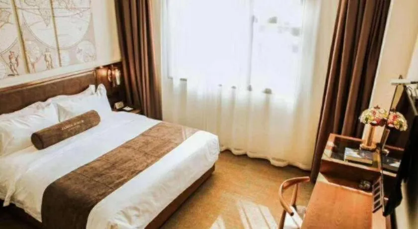 Bed in James Joyce Coffetel Xi'an Lingtong The Terracotta Army Huaqingchi University Town Metro Station