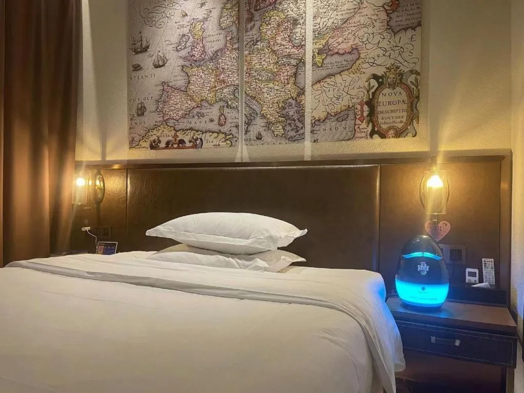 Bed in James Joyce Coffetel Xi'an Lingtong The Terracotta Army Huaqingchi University Town Metro Station