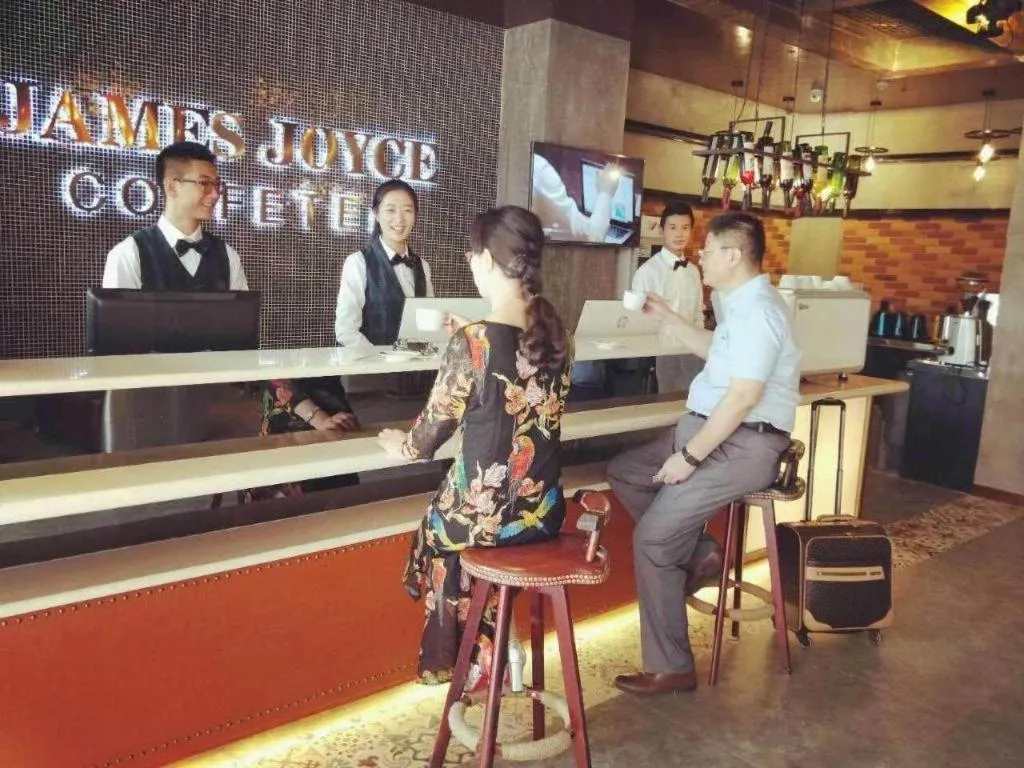 James Joyce Coffetel Xi'an Lingtong The Terracotta Army Huaqingchi University Town Metro Station