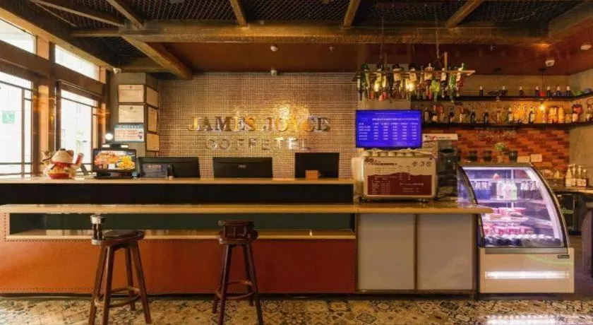 James Joyce Coffetel Xi'an Lingtong The Terracotta Army Huaqingchi University Town Metro Station