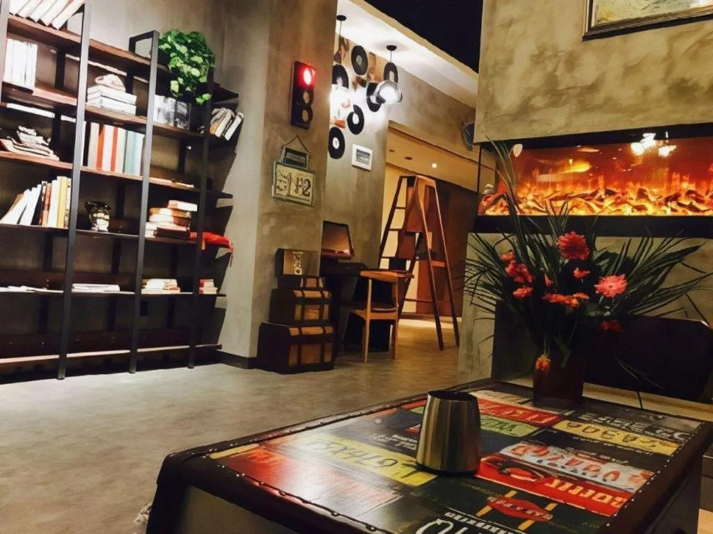 James Joyce Coffetel Xi'an Lingtong The Terracotta Army Huaqingchi University Town Metro Station