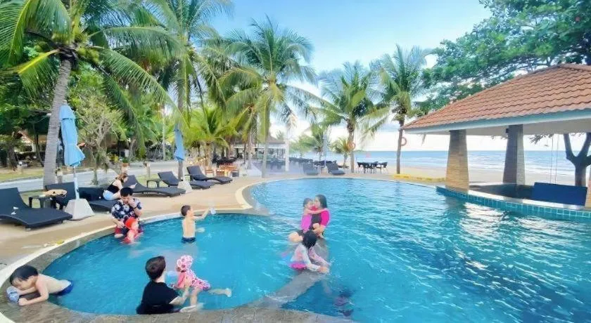 Alongkot Beach Resort Khanom