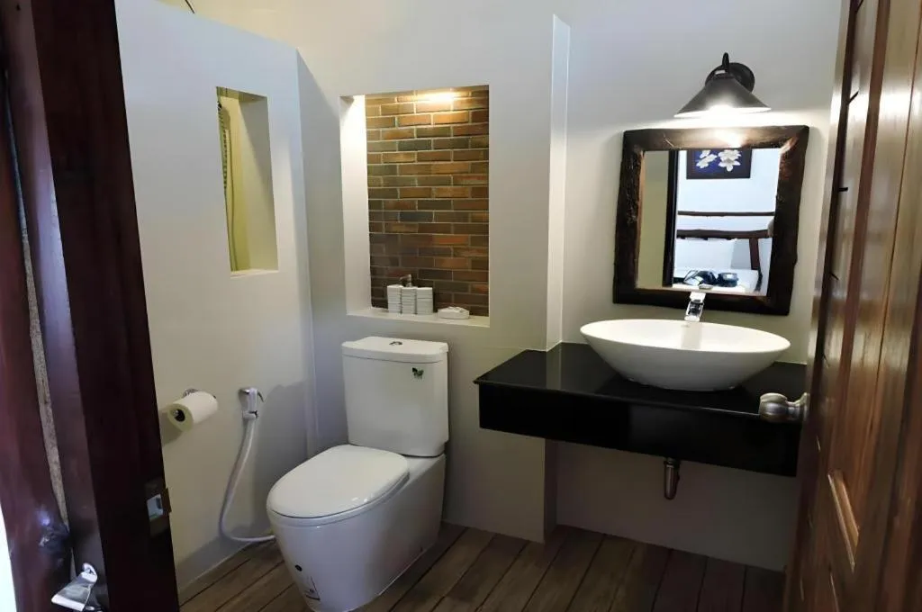 Alongkot Beach Resort Khanom