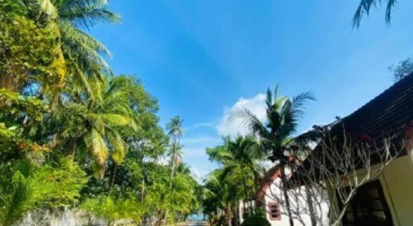 Alongkot Beach Resort Khanom