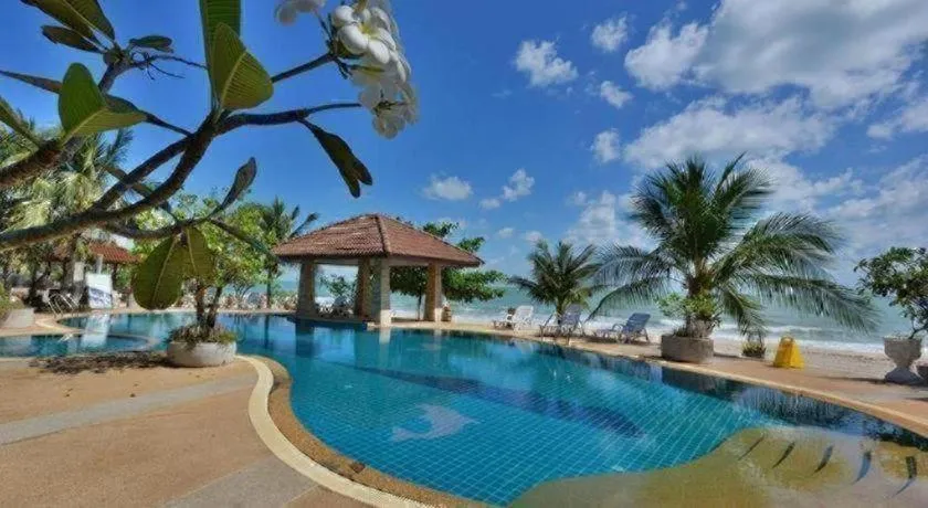 Alongkot Beach Resort Khanom