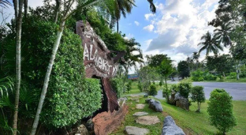 Alongkot Beach Resort Khanom