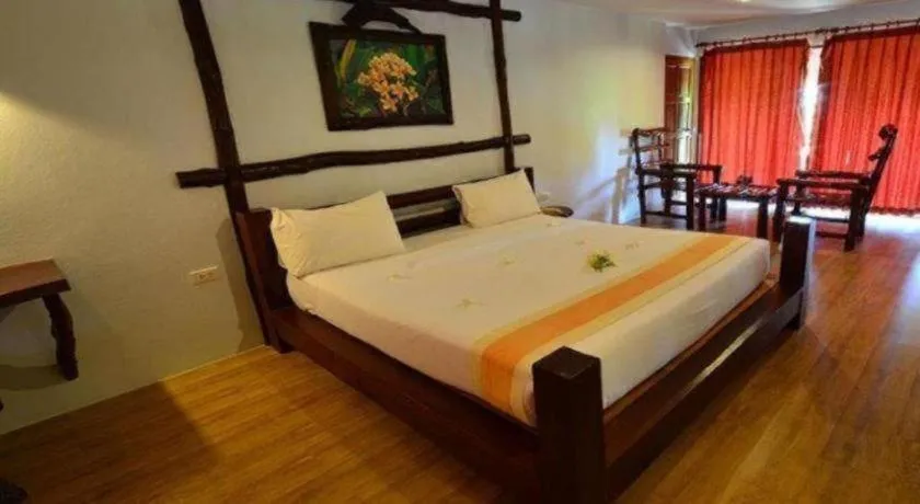 Bed in Alongkot Beach Resort Khanom