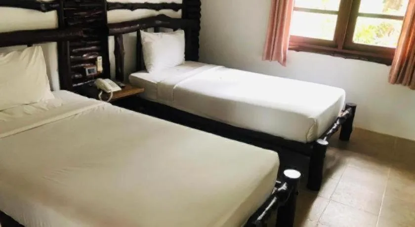 Bed in Alongkot Beach Resort Khanom