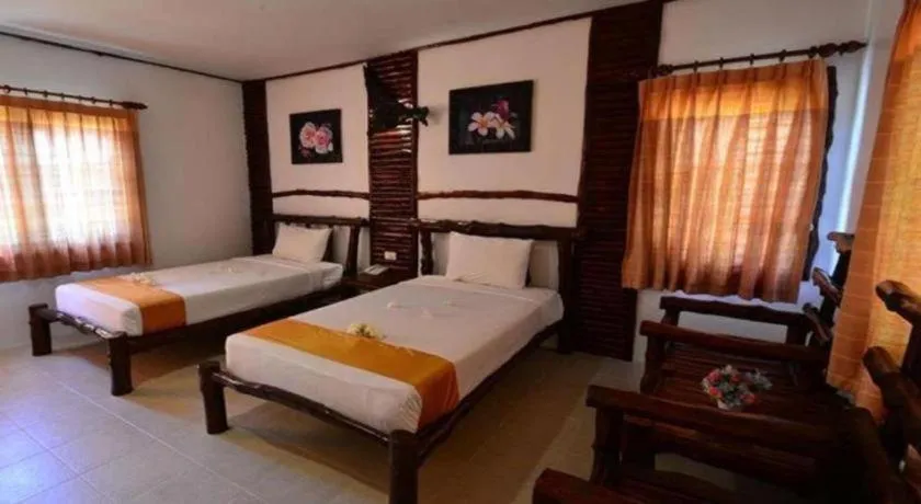 Bed in Alongkot Beach Resort Khanom