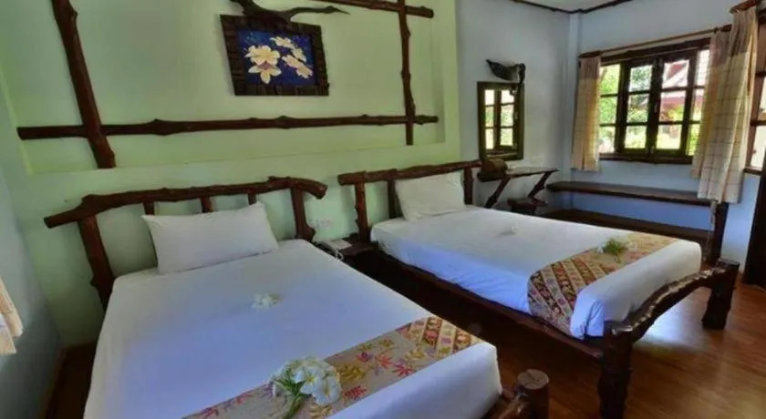 Bed in Alongkot Beach Resort Khanom