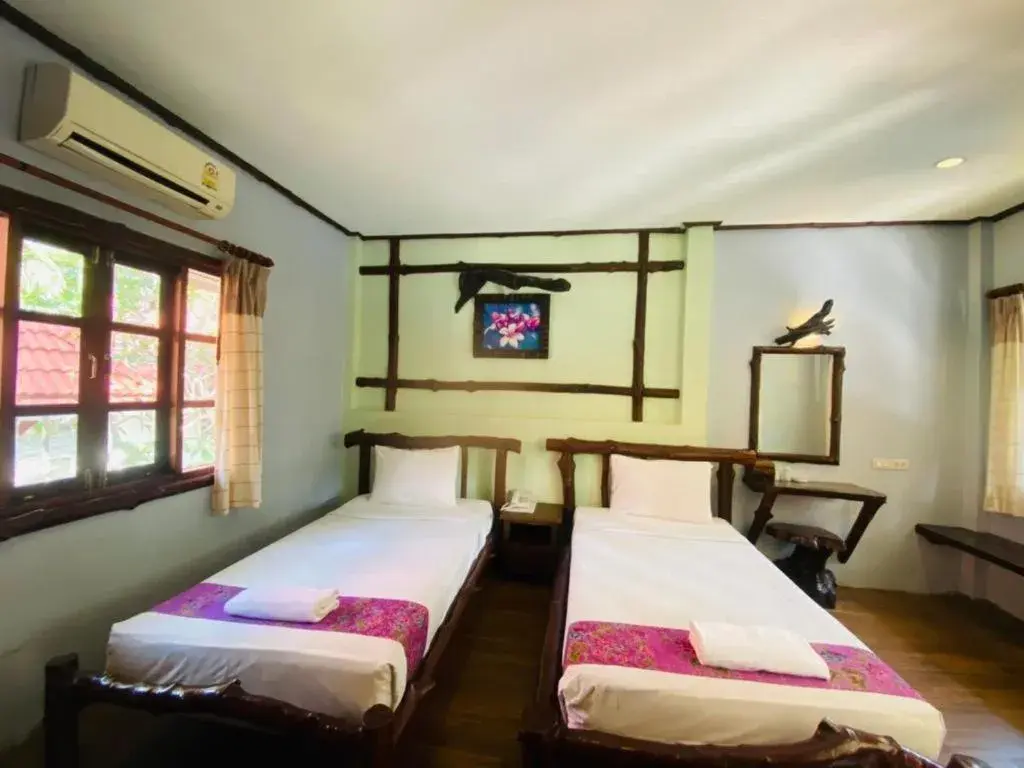 Bed in Alongkot Beach Resort Khanom Bed in Alongkot Beach Resort Khanom