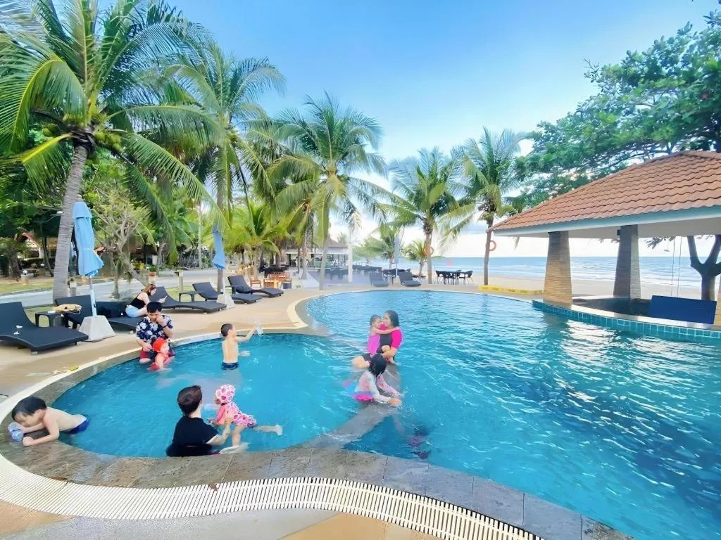 Alongkot Beach Resort Khanom