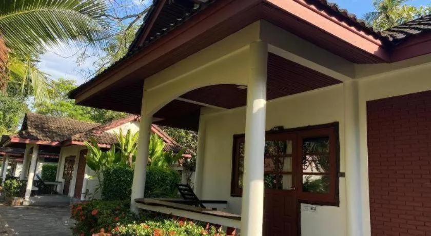 Alongkot Beach Resort Khanom