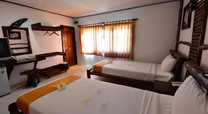 Bed in Alongkot Beach Resort Khanom